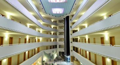 لادونيا هتل آداکوله