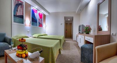 لادونيا هتل آداکوله