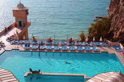 لادونيا هتل آداکوله