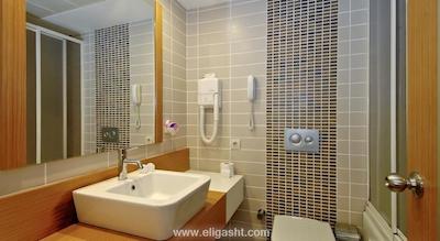 لادونيا هتل آداکوله