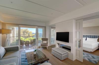 کرس، ا لاکچری کالکشن رسرت اند سپ، بدروم