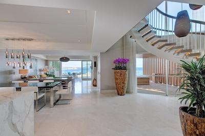 کرس، ا لاکچری کالکشن رسرت اند سپ، بدروم