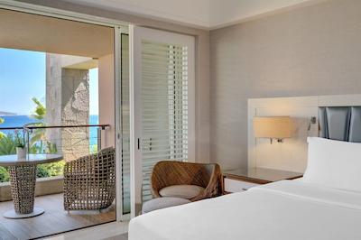 کرس، ا لاکچری کالکشن رسرت اند سپ، بدروم