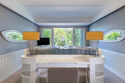 کرس، ا لاکچری کالکشن رسرت اند سپ، بدروم