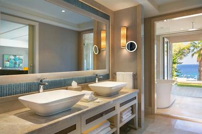 کرس، ا لاکچری کالکشن رسرت اند سپ، بدروم