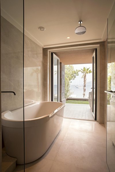 کرس، ا لاکچری کالکشن رسرت اند سپ، بدروم