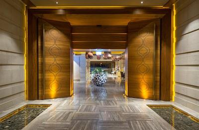 کرس، ا لاکچری کالکشن رسرت اند سپ، بدروم