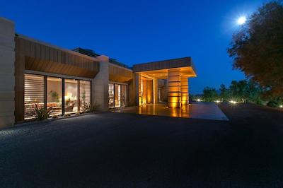 کرس، ا لاکچری کالکشن رسرت اند سپ، بدروم