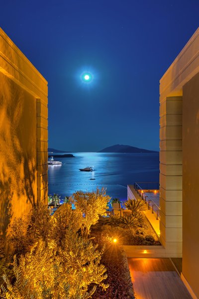 کرس، ا لاکچری کالکشن رسرت اند سپ، بدروم