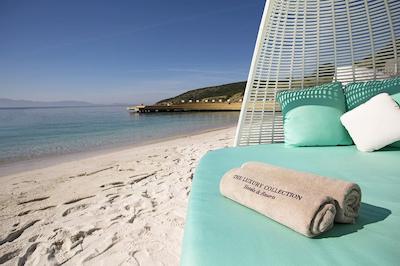 کرس، ا لاکچری کالکشن رسرت اند سپ، بدروم