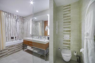 هالیدی این باکو