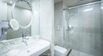 تایتانیک گندرمنمرکت برلین