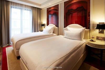 تایتانیک گندرمنمرکت برلین