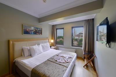 آگورا لایف هتل