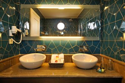 آگورا لایف هتل