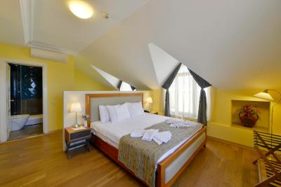 آگورا لایف هتل