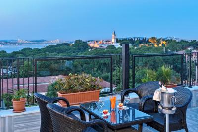 آگورا لایف هتل