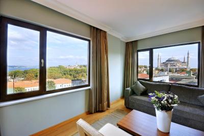 آگورا لایف هتل