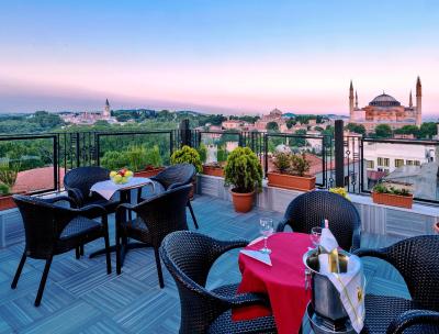 آگورا لایف هتل