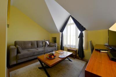 آگورا لایف هتل