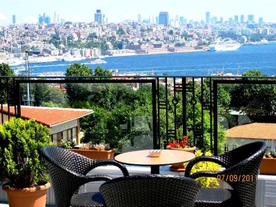 آگورا لایف هتل