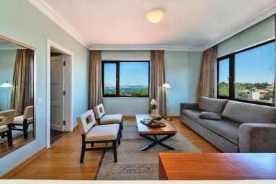 آگورا لایف هتل