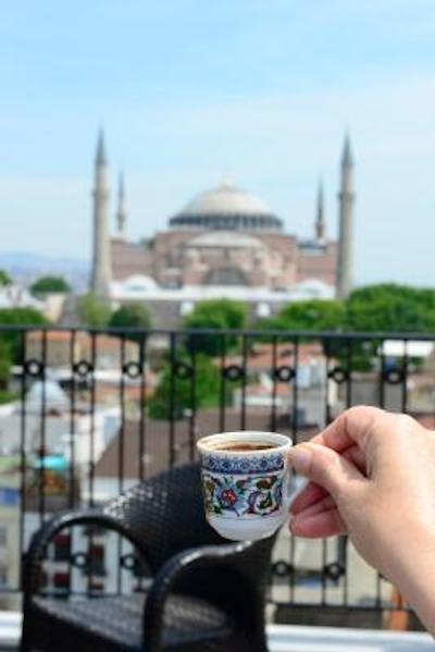 آگورا لایف هتل