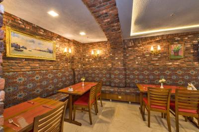 آپریلیس گلد هتل