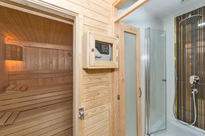 آپریلیس گلد هتل