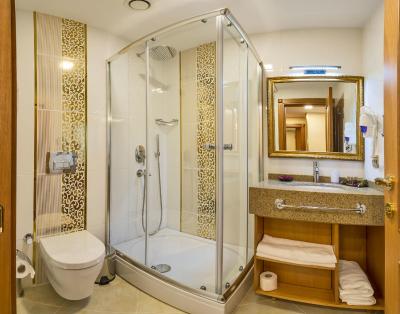 آپریلیس گلد هتل