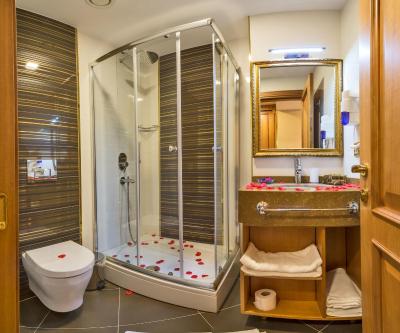 آپریلیس گلد هتل