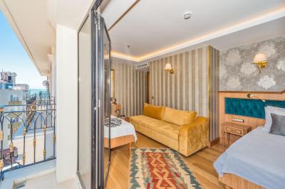 آپریلیس گلد هتل