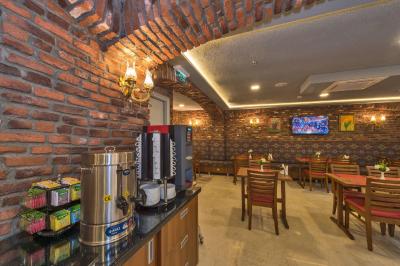 آپریلیس گلد هتل