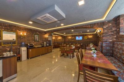 آپریلیس گلد هتل