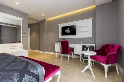 دنسیتی هتل اند اسپا