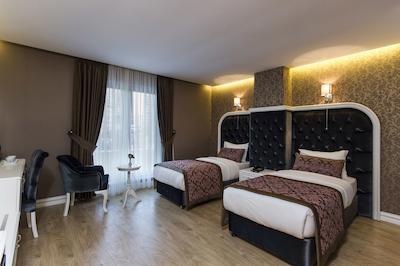 دنسیتی هتل اند اسپا