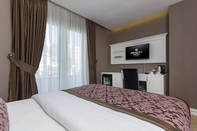 دنسیتی هتل اند اسپا