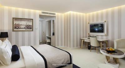 رامادا هتل اند سوئیت شیشلی