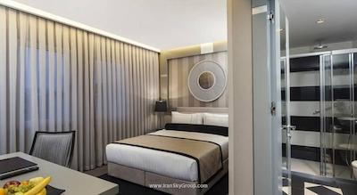 رامادا هتل اند سوئیت شیشلی