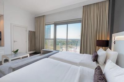 د فرست کالکشن مارینا