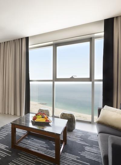 د فرست کالکشن مارینا