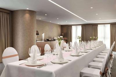 د فرست کالکشن مارینا