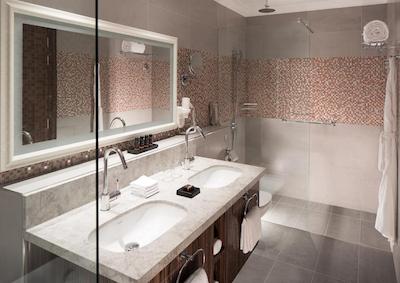 نوامی هتل دبی