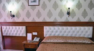 ابرو آنتیک هتل