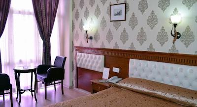 ابرو آنتیک هتل