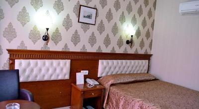 ابرو آنتیک هتل