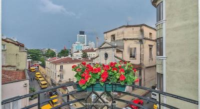 آی ‌کیو هاوسز آپارتمان