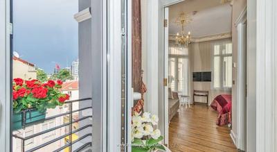 آی ‌کیو هاوسز آپارتمان