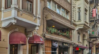 آی ‌کیو هاوس میس