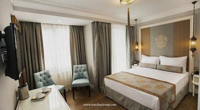 ریموند بلو هتل